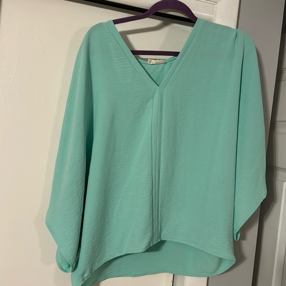 Aqua maternity shirt. Size M. This was my favorite maternity shirt. Flattering!